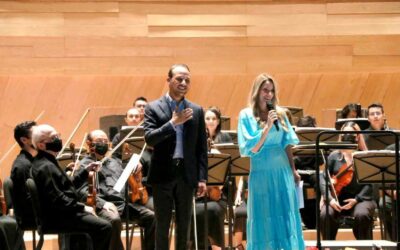 Con gran éxito se presentan el violinista Joshua Bell y la Orquesta Filarmónica dirigida por Jorge Mester