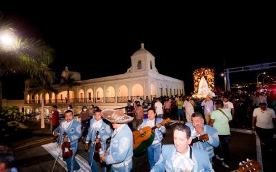 Alcalde JM Unánue y Paty Lobeira acompañan a  boqueños en la Procesión y Serenata a nuestra Señora de Santa Ana