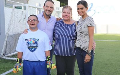 Entrega Alcalde JM Unánue uniformes deportivos al equipo de fútbol “Cachorros de Boca”