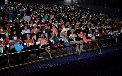Fundación Cinépolis y DIF de Boca del Río llevan al cine a adultos mayores y a niños boqueños.