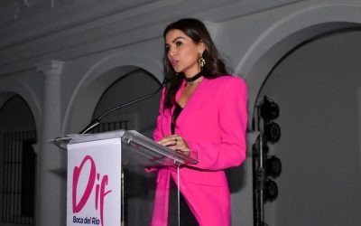 Palacio Municipal de Boca del Río se iluminó de rosa